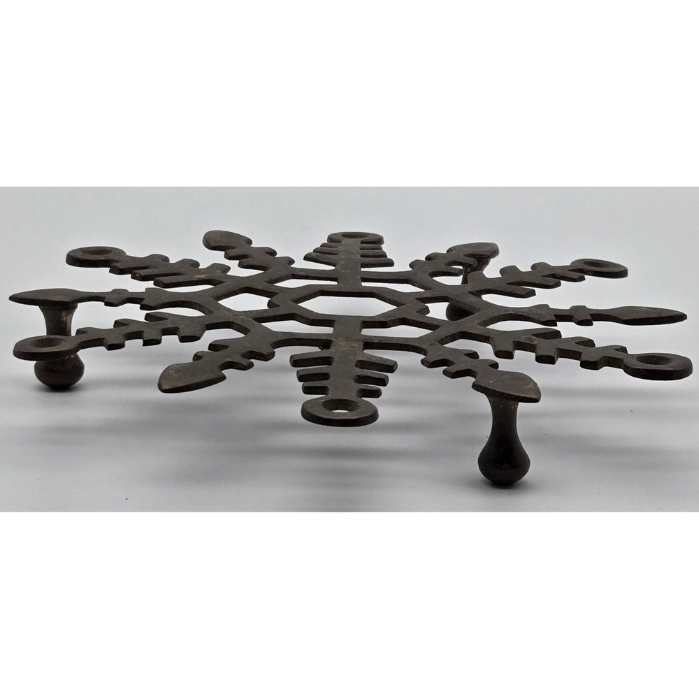 Vintage Metal Trivet Snowflake Shape 6" Rustic Kitchen Decor Made India - Picture 2 of 7